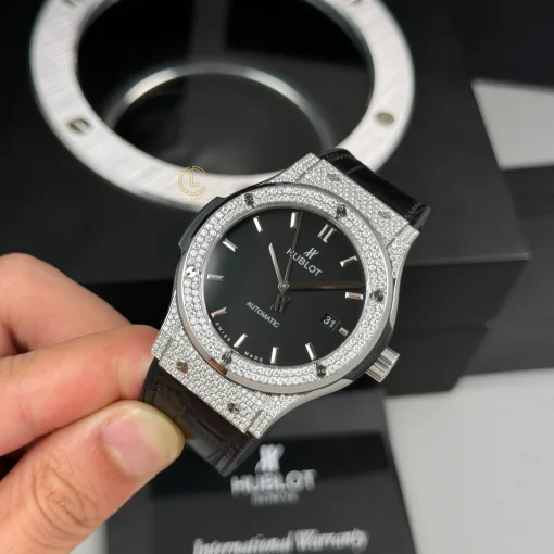 Đồng hồ Hublot Classic Fusion Diamonds Moissanite Pave 42mm Dial Black - VIP Version