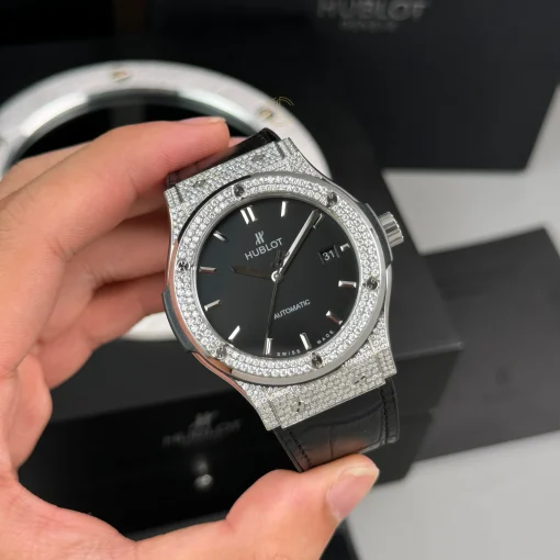 Đồng hồ Hublot Classic Fusion Diamonds Moissanite Pave 42mm Dial Black - VIP Version